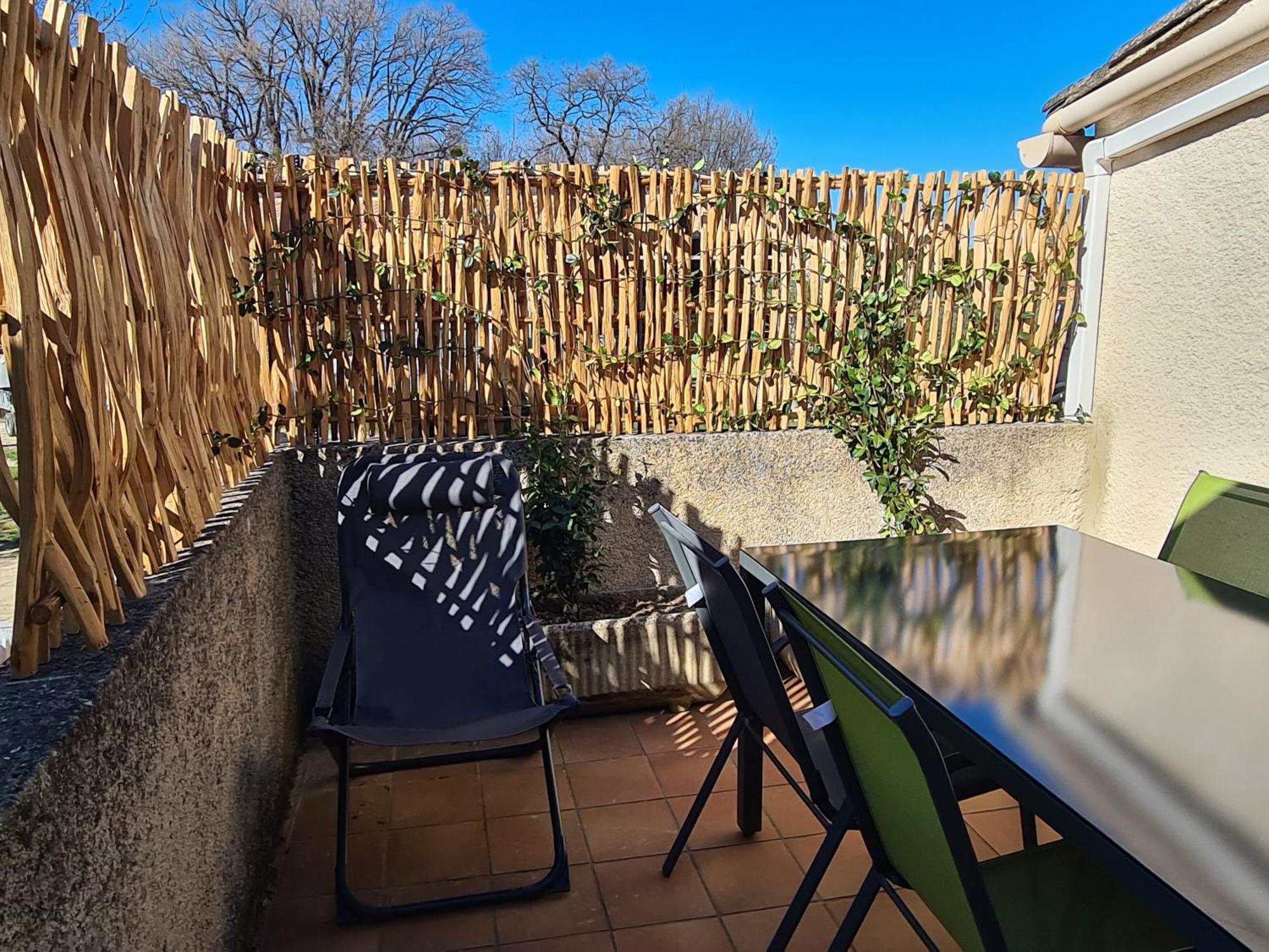 Les Oliviers Apartamento Ansouis Exterior foto